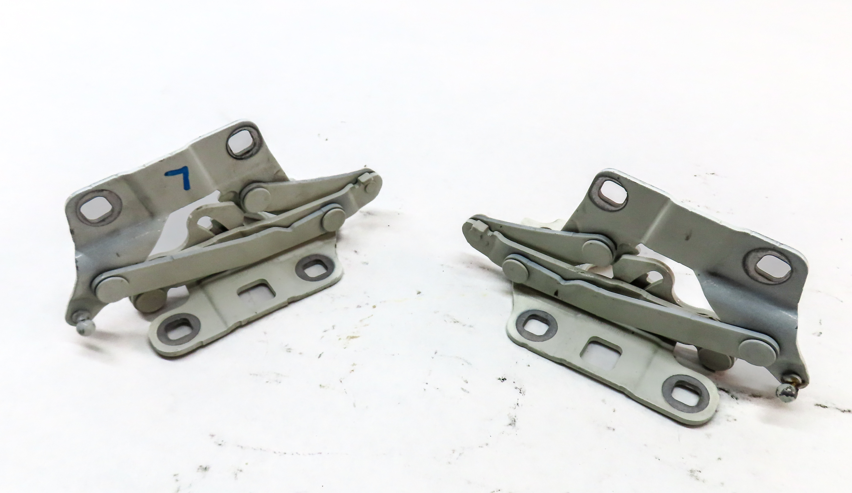 2012-2019 MERCEDES GL ML CLASS (W166 X166) FRONT HOOD HINGE SET (WHITE) — exact item pictured